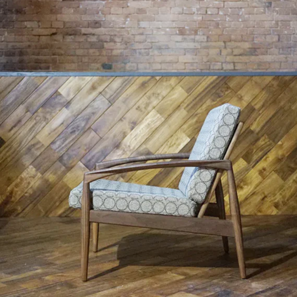 宮崎椅子製作所の人気商品 ペーパーナイフソファ とはどんな椅子なのか？