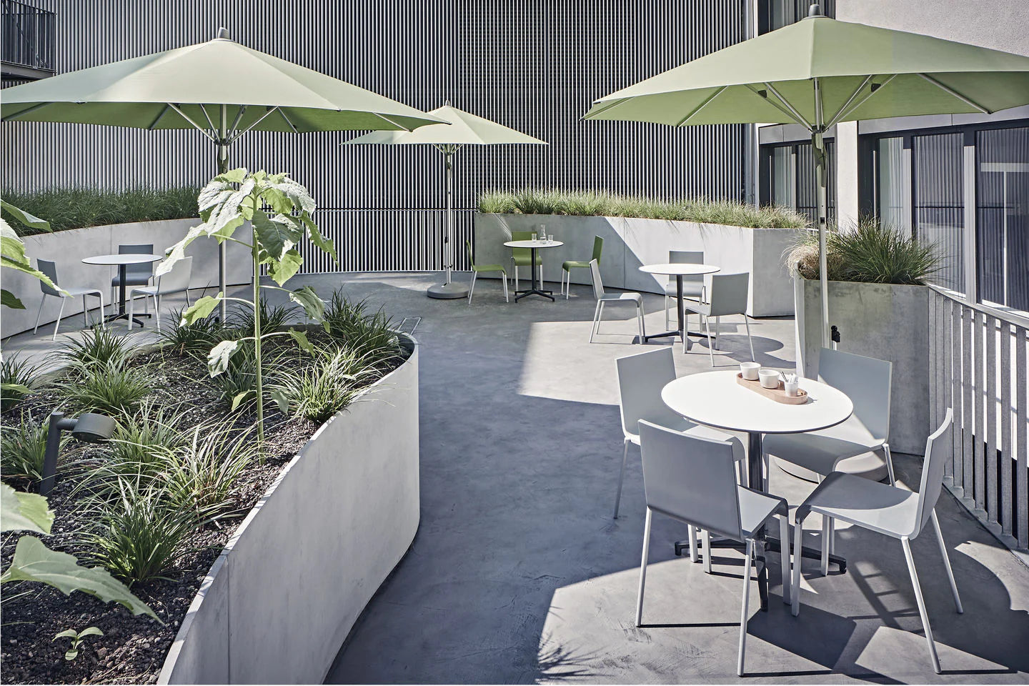 Vitra(ヴィトラ) Bistro Table(ビストロ テーブル)ラウンド-アウトドア
