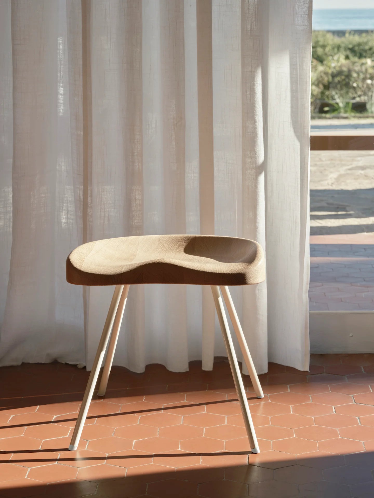 Vitra(ヴィトラ)  Tabouret N° 307(タブレ N° 307)