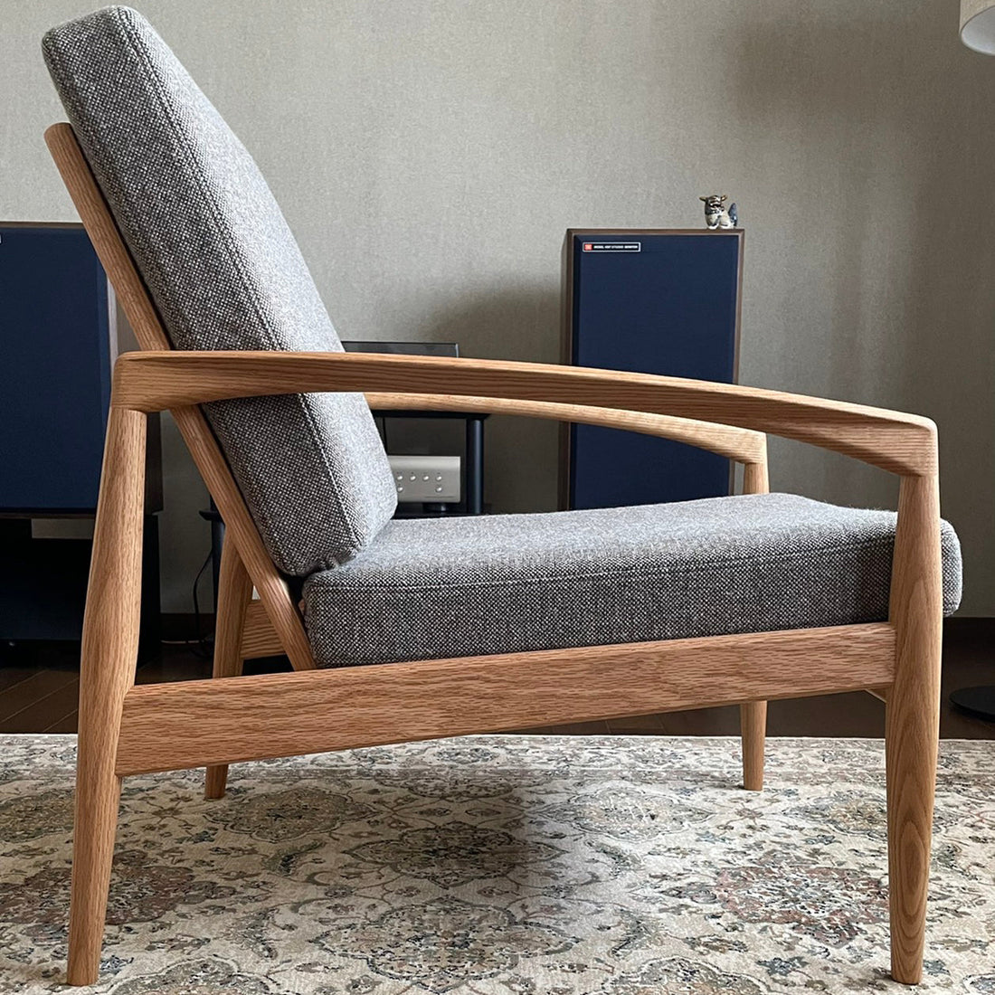 宮崎椅子製作所の人気商品 ペーパーナイフソファ とはどんな椅子なのか？