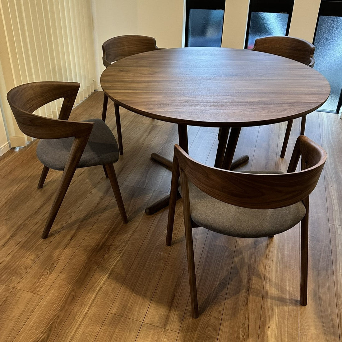 【納品事例】 2026.2.19UP - 曲木技術が高い椅子