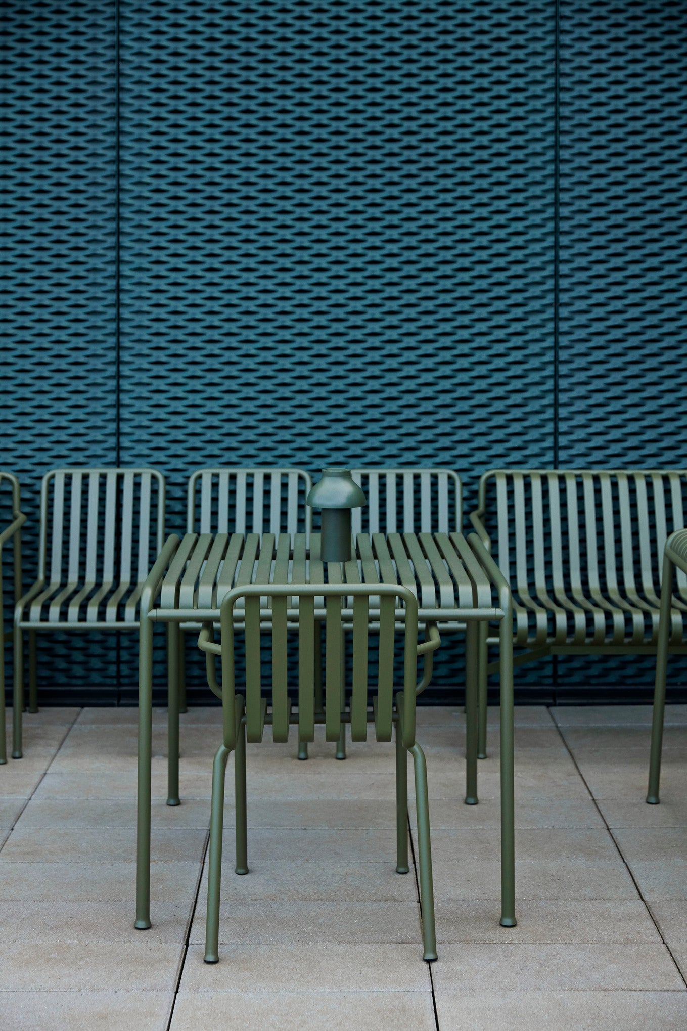 HAY（ヘイ）PALISSADE（パリサード）TABLE / L82.5 x W90
