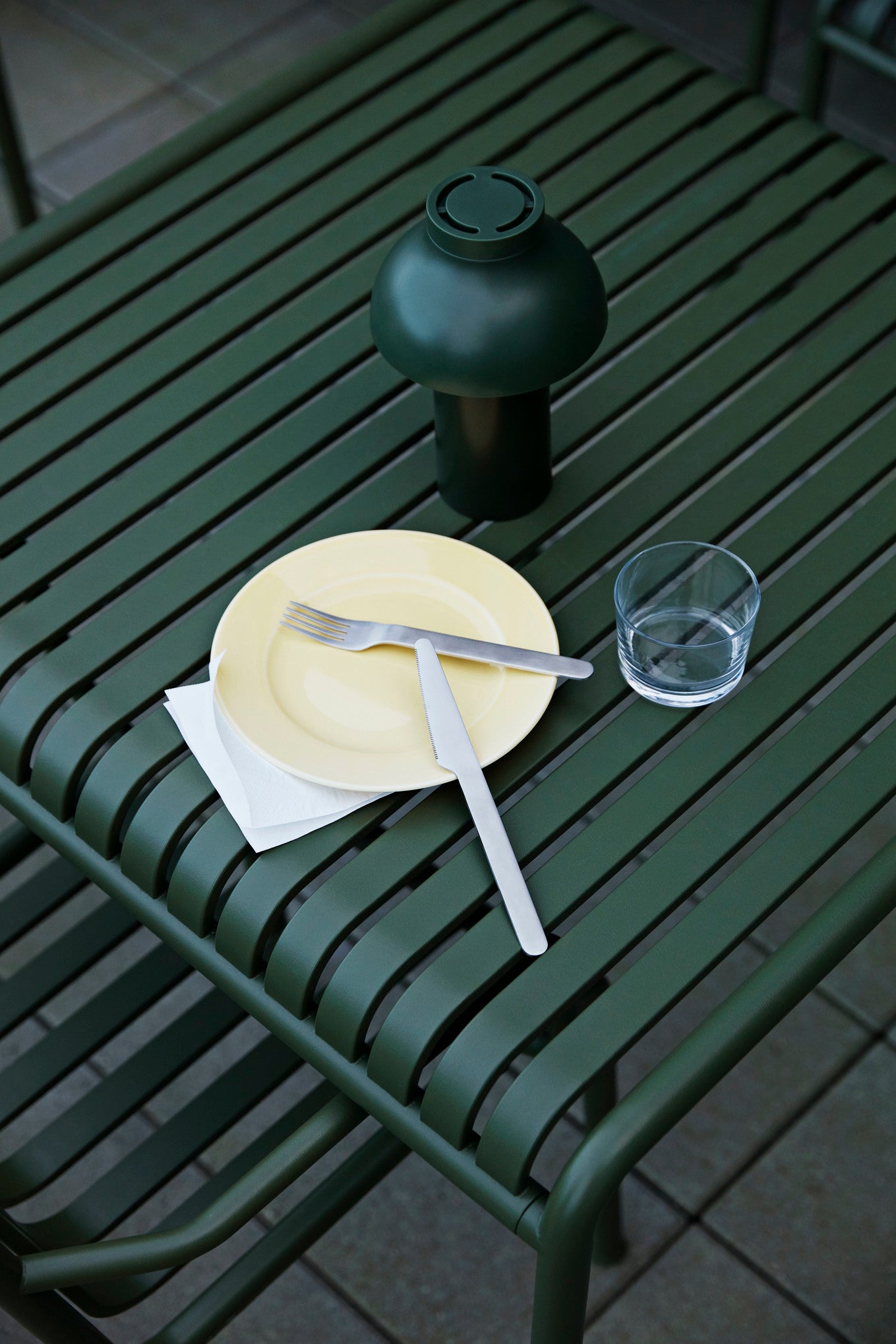 HAY（ヘイ）PALISSADE（パリサード）TABLE / L82.5 x W90