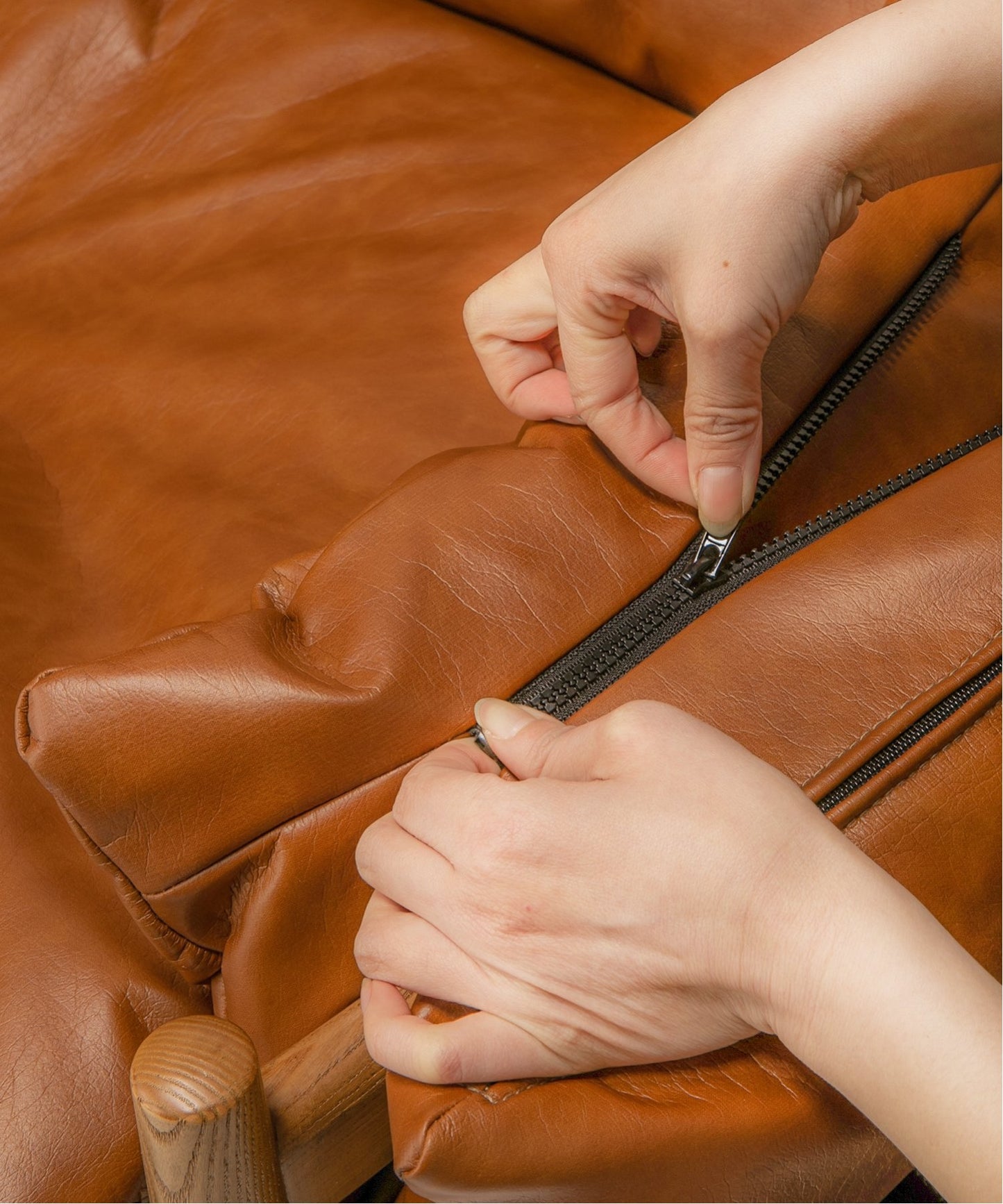 ACME Furniture（アクメファニチャー） マデイラ ソファ ポリウレタンレザー