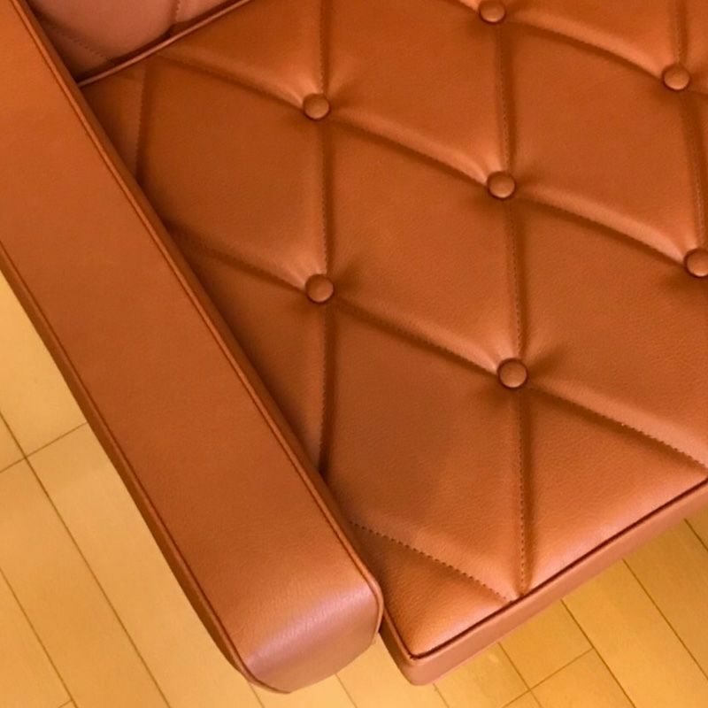 カリモク60 ロビーチェア3シーター リーベルブラウン（ダークウォールナット色塗装）